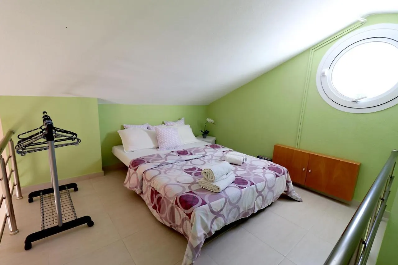 Villa Jullia & Rosa Вурвуру 0*,